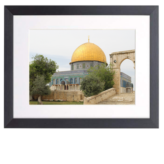 Holy Land Dates Wall Art Collection includes A4 Digital Prints Framed of Al Aqsa Mosque & Dome of the Rock. The perfect addition for your home! Or gift it to a loved one for Ramadan/Eid.